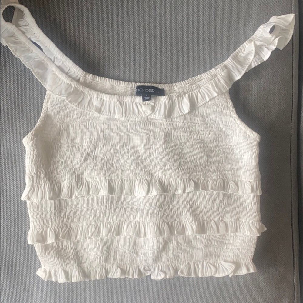 White ruffle crop